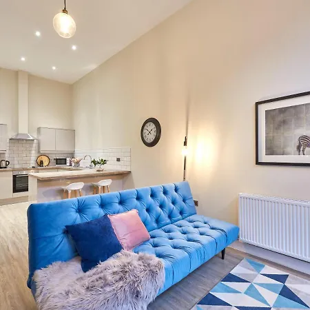 Two Bedroom By Jlj & Serviced - Mantella Lofts Apartment